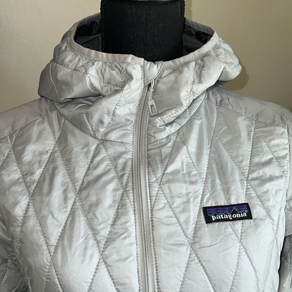 Patagonia Women’s Nano Puff Primaloft Hooded Jacket Coat in Light Gary Medium - Picture 5 of 16
